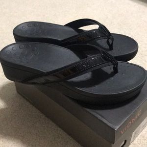 Vionic flip flops